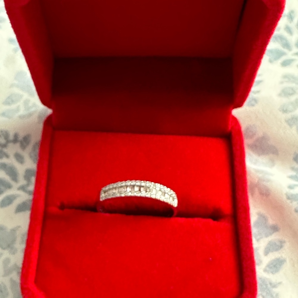 Half eternity diamond ring in white gold